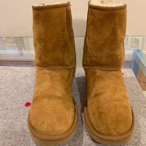 Ugg Australia “Classic Short Boot”-Chestnut size 8